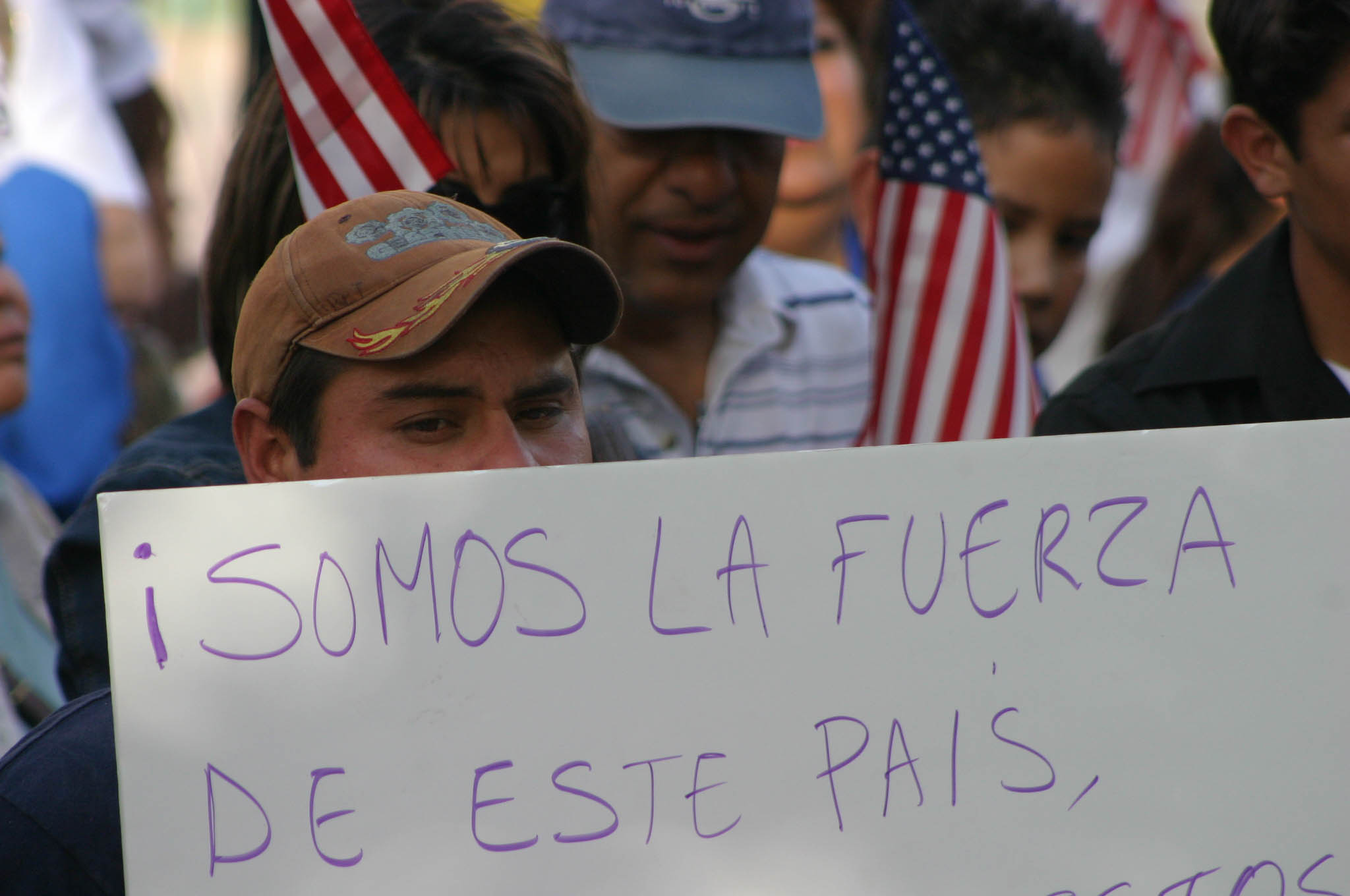 Defraudan a mexicanos que buscaban empleo temporal en EU