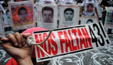 translated from Spanish: EPN termina su gobierno sin aclarar el caso Ayotzinapa