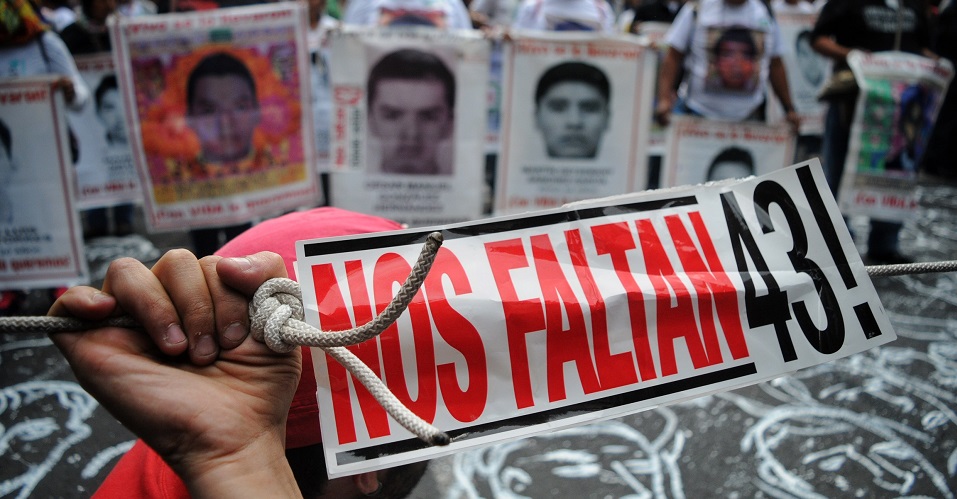 EPN termina su gobierno sin aclarar el caso Ayotzinapa