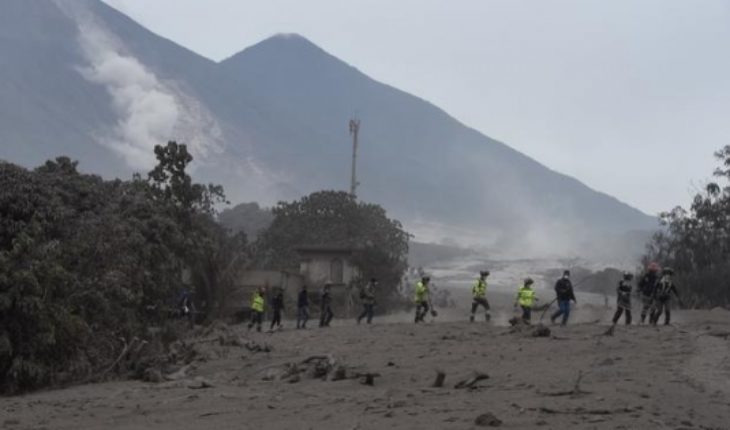 translated from Spanish: Eruption of the volcano of fire forces evacuation of 4,000 people in Guatemala