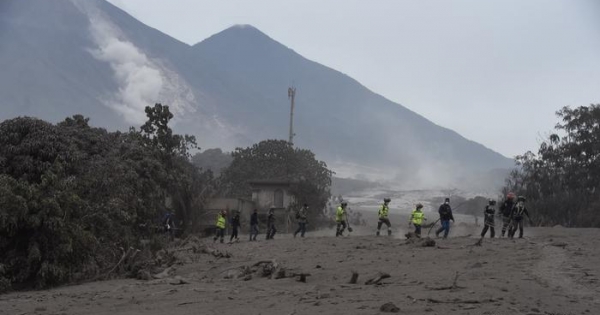 Eruption of the volcano of fire forces evacuation of 4,000 people in Guatemala