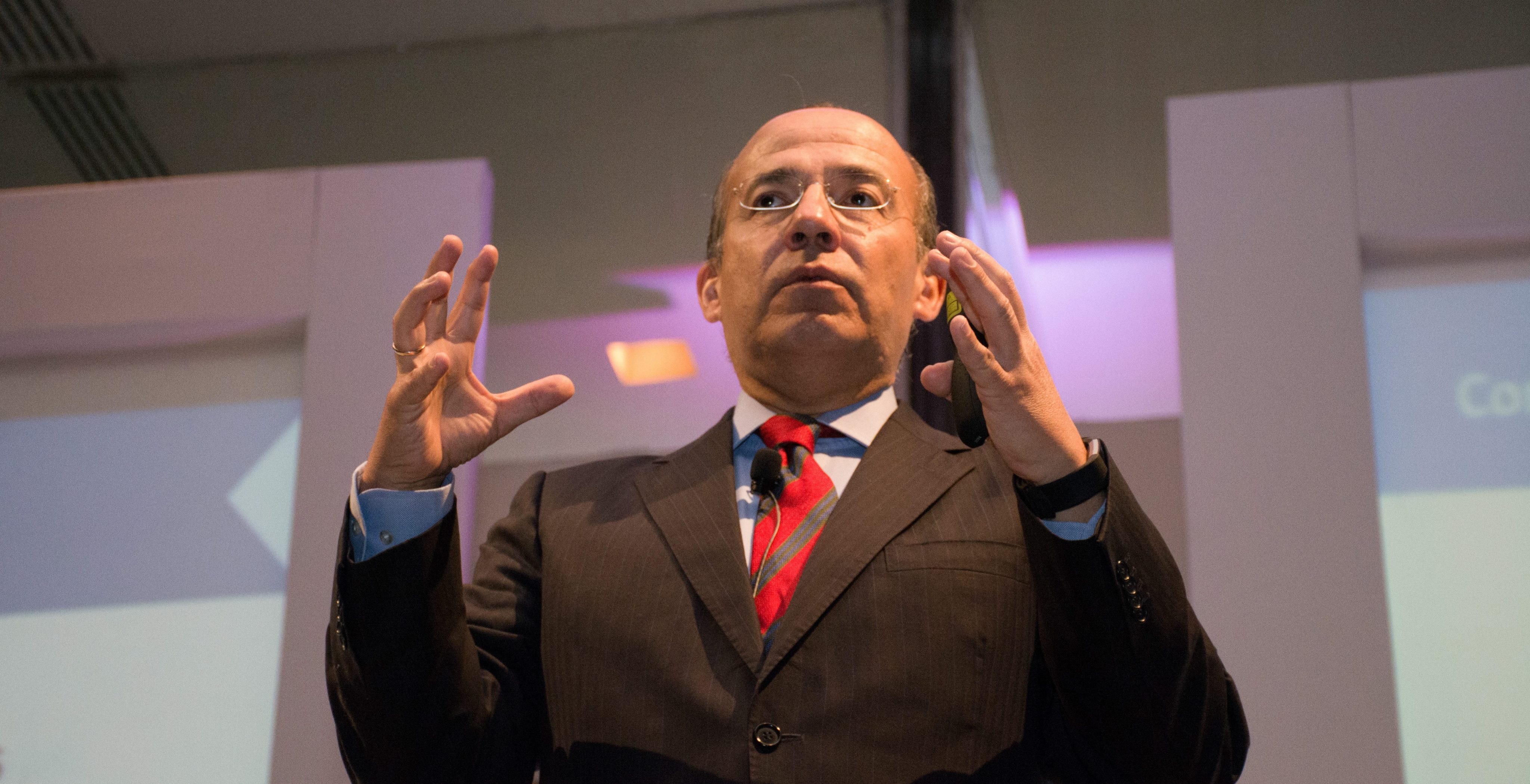 Felipe Calderón looks to create his own political party