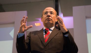 translated from Spanish: Felipe Calderón looks to create his own political party