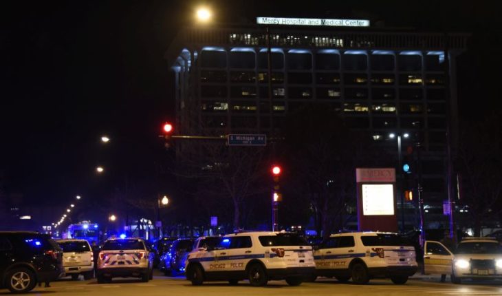 translated from Spanish: Four dead stopped shooting at a Chicago hospital