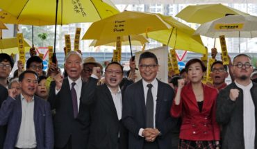 translated from Spanish: Hong Kong activists on trial for riots of umbrella