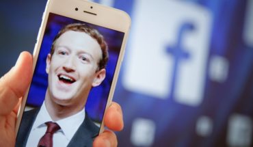 translated from Spanish: How Mark Zuckerberg uses his own Facebook account