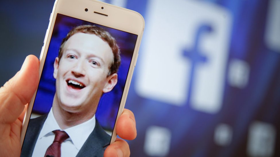 How Mark Zuckerberg uses his own Facebook account