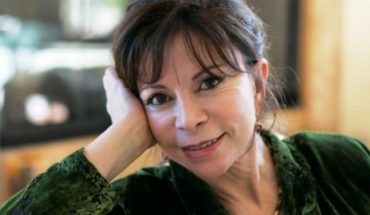 translated from Spanish: Isabel Allende, the first author in Spanish that receives the national prize of literature of USA