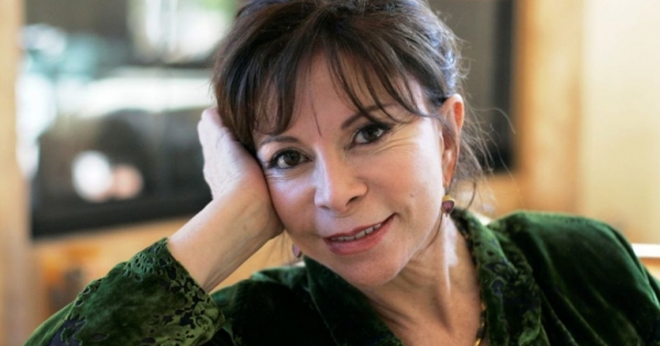 Isabel Allende, the first author in Spanish that receives the national prize of literature of USA