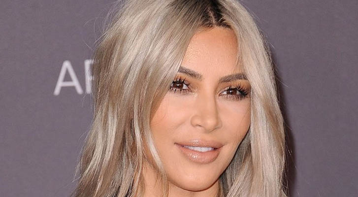 Kim Kardashian, in the center of the controversy over "retarded" call your friends
