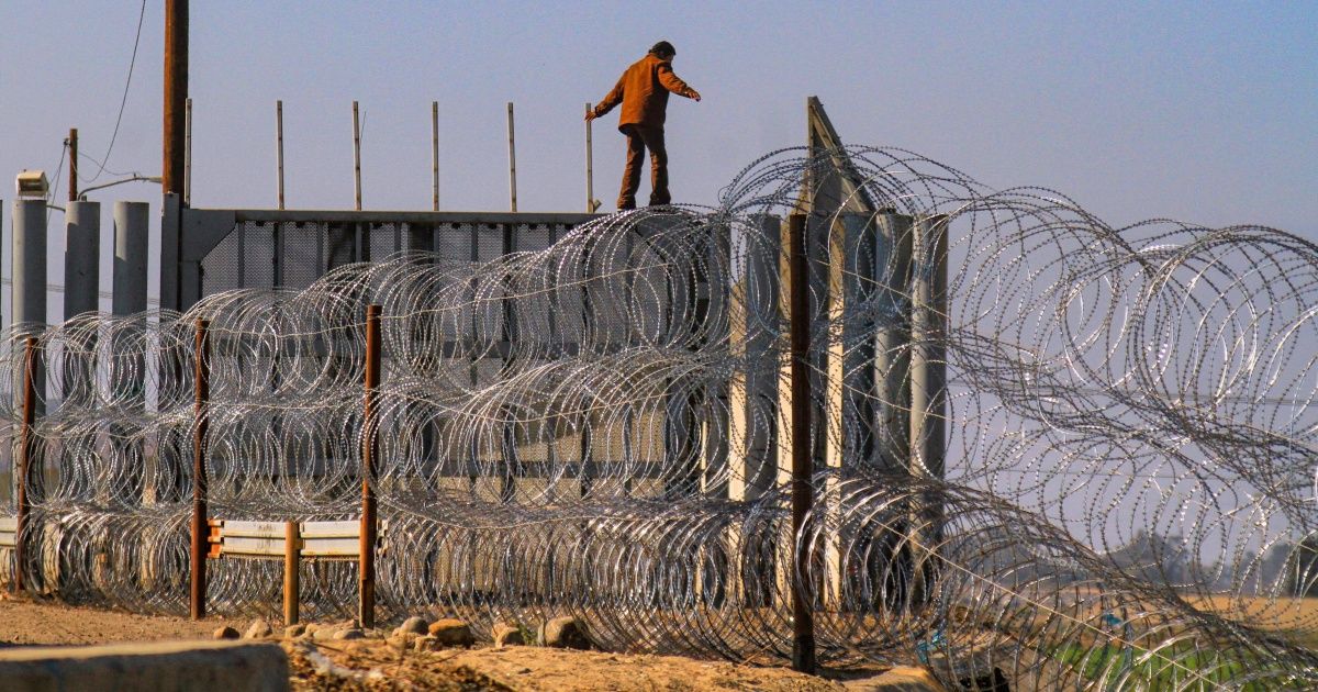 La ilusión de los migrantes detenida en puentes fronterizos