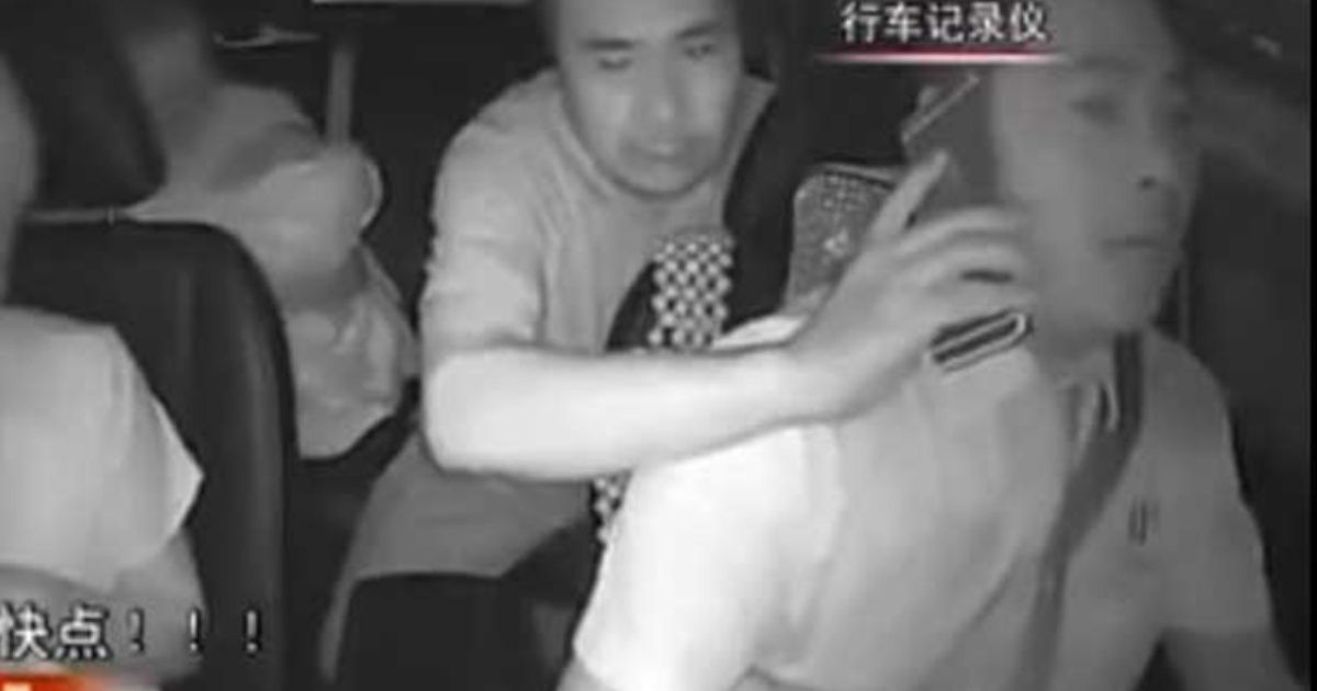 Llaman 'Superman' a taxista por salvar a bebé enfermo en China