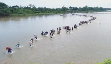 translated from Spanish: Migrant Caravan: in Mexico, approaching the border with United States