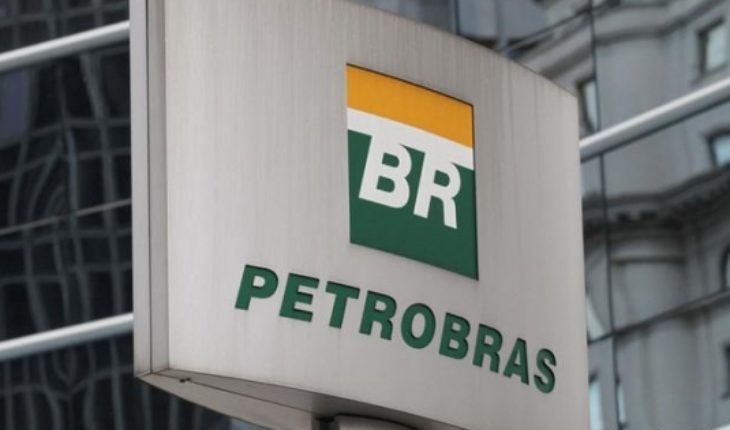 translated from Spanish: Petrobras venderá yacimientos de petróleo por US$823 millones