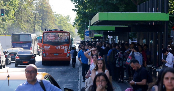 Power outage affects ten communes of Santiago and wreaks havoc on the underground