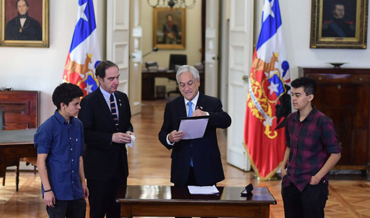 translated from Spanish: Presidente Piñera promulgó la Ley de Identidad de Género
