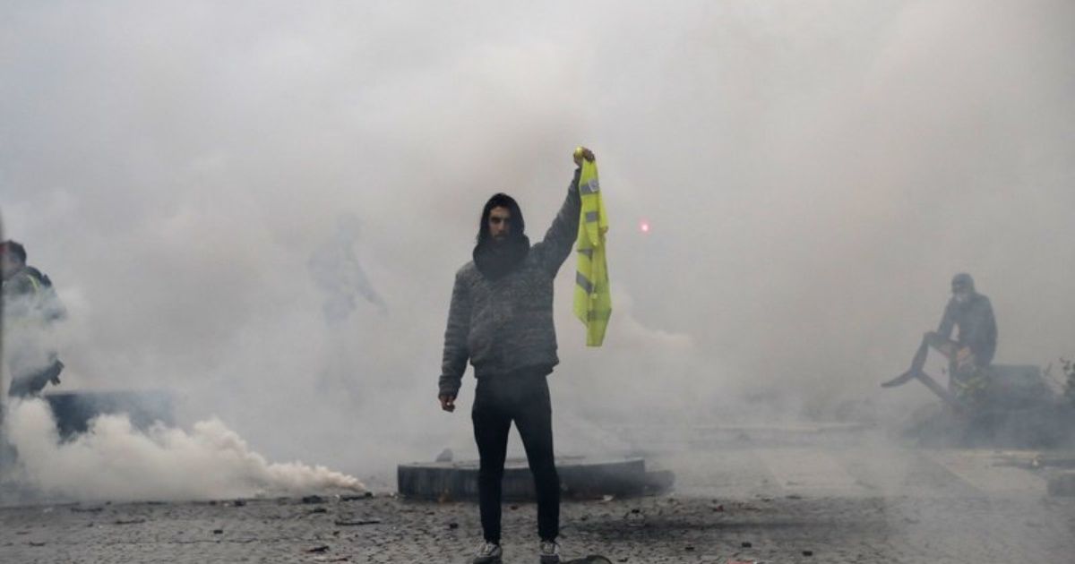 Protestas violentas en Francia por impuesto a gasolina