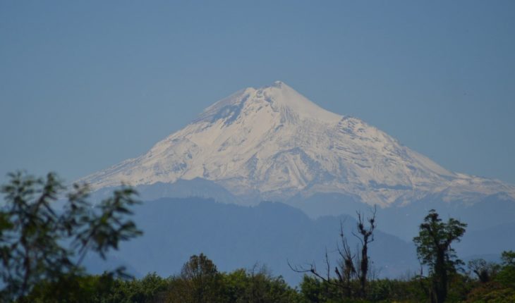 translated from Spanish: Rescued three bodies of climbers buried in the Pico de Orizaba