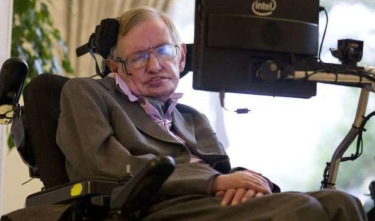 translated from Spanish: They auctioned the wheelchair of Stephen Hawking
