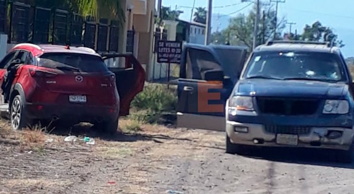 Tras balacera entre gatilleros abandonan un par de camionetas en “La Ruana” Michoacán