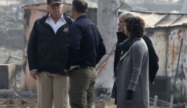 translated from Spanish: Trump visits area devastated by fire in California