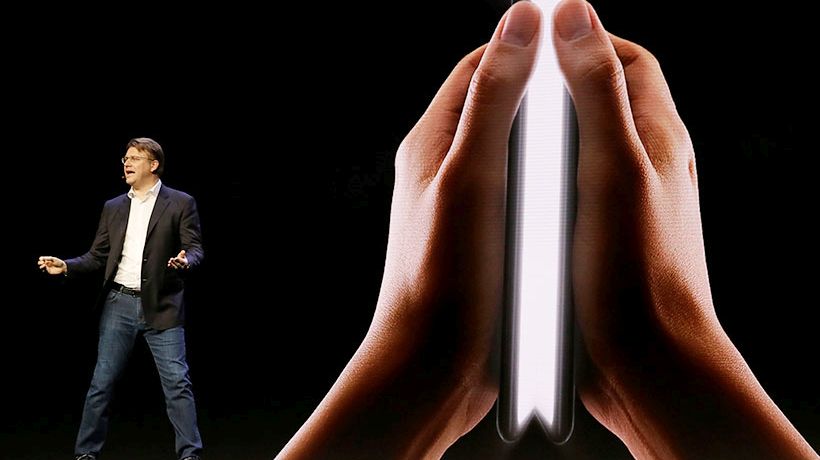 [VIDEO] Samsung introduced the first smartphone that bends