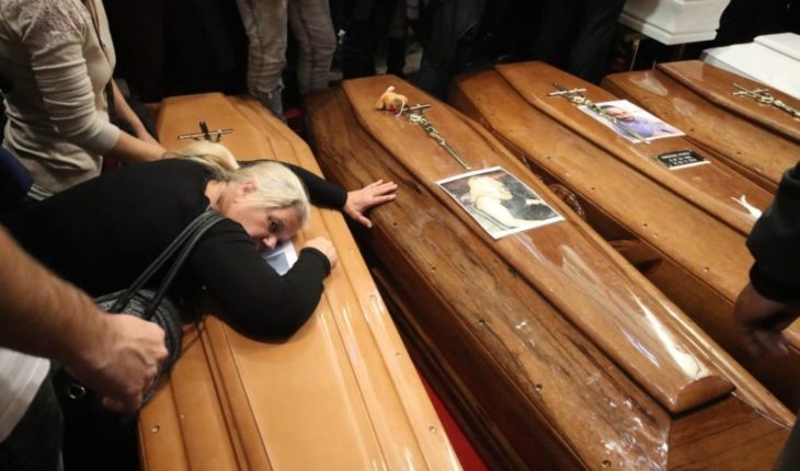 translated from Spanish: With pain he cries to nine coffins, his entire family died drowned
