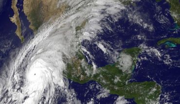 translated from Spanish: ¿Cómo se originan los huracanes y los terremotos?