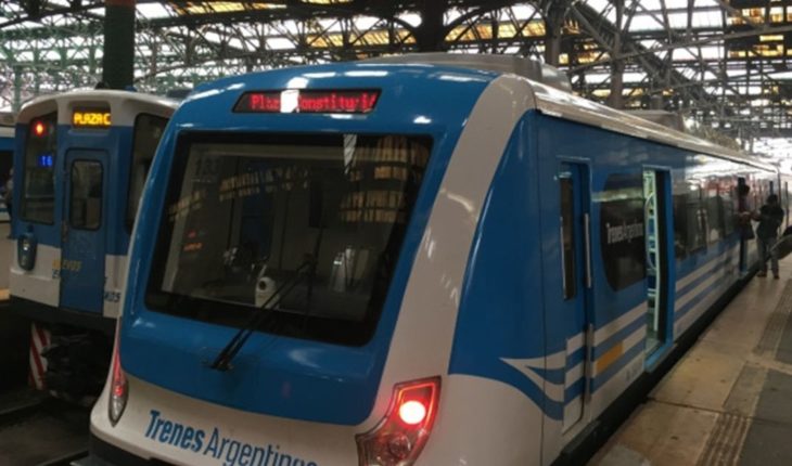 translated from Spanish: ¿Sin trenes? Los ferroviarios analizan no ir a trabajar más los feriados