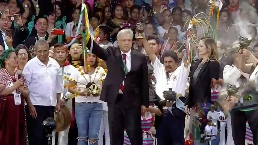 Andrés Manuel López Obrador recibe "Bastón de mando" por los Pueblos Originarios
