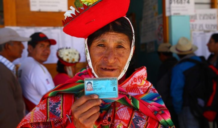 Aprueban peruanos dejar sin empleo a sus legisladores
