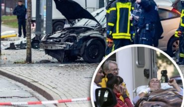 Auto atropella a multitud en parada de autobús en Alemania
