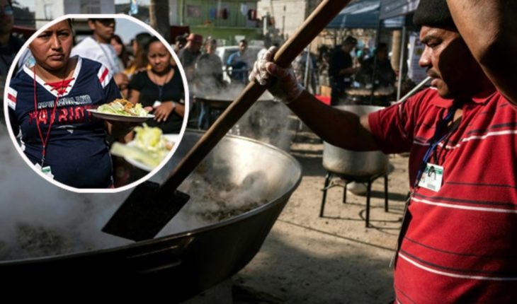 Chefs cocinaron paella navideña para miles de migrantes