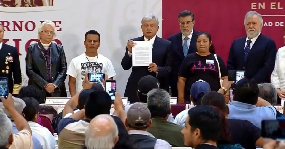 Crea AMLO Comisión para caso Ayotzinapa