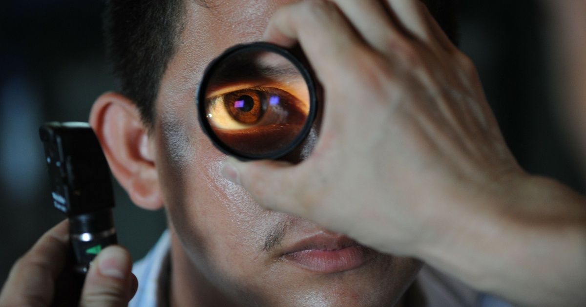 Crean dispositivo compacto para hallar problemas oculares