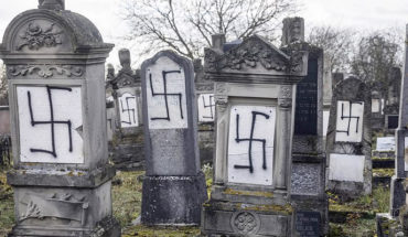 Descubren lápidas judías profanadas con esvásticas nazis en un cementerio fuera de Estrasburgo