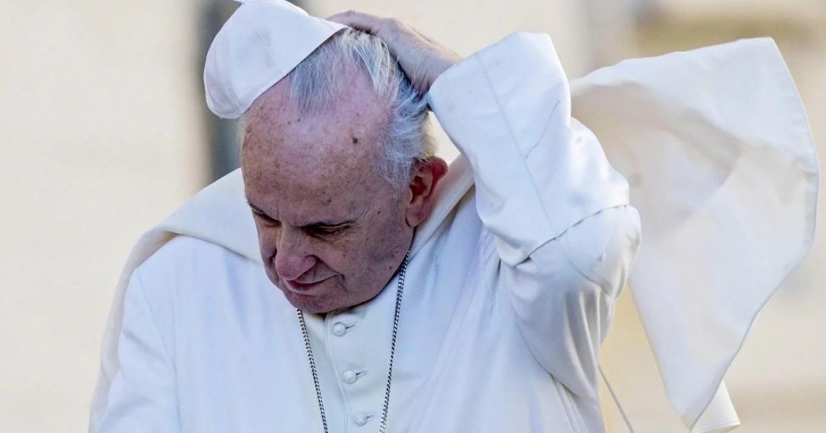 Dos renuncias en el equipo de comunicación del Papa Francisco