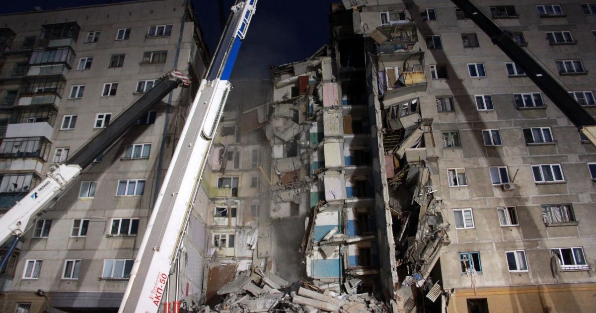 Explosión y derrumbe de edificio dejan cuatro muertos en Rusia