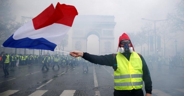 Francia no descarta estado de emergencia tras “jornada negra”