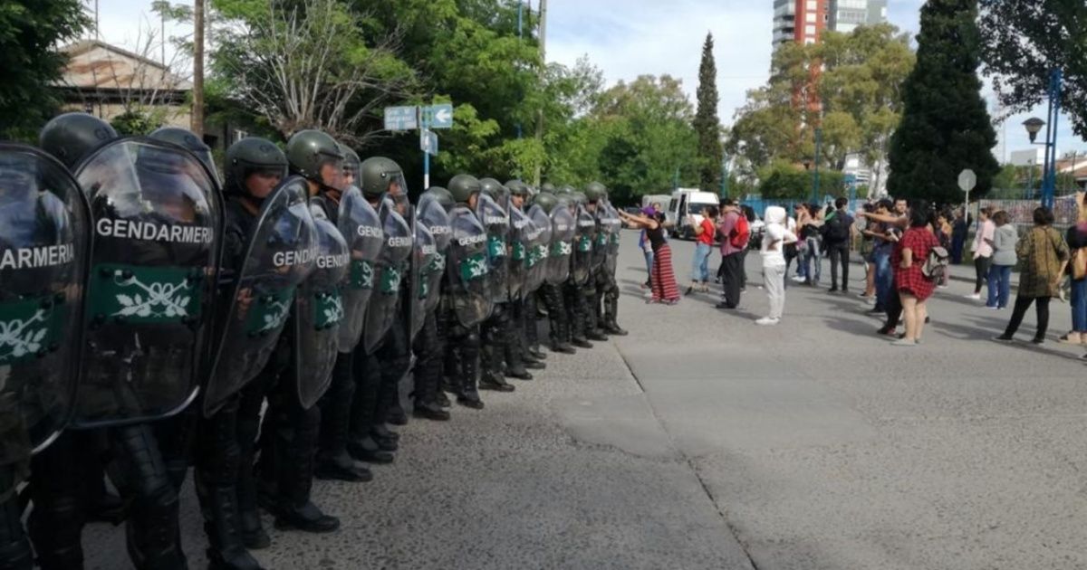 Gendarmería reprimió y desalojó una toma en la Universidad de Río Negro