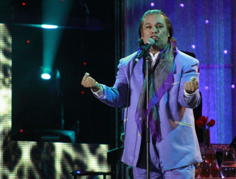 Imitador de Juan Gabriel aseguró que lo llamaron para participar en farsa sobre el regreso del cantante