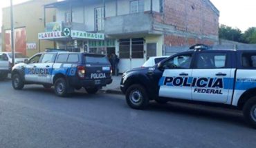 Indignación en Lanús: Policía Federal iba sin sirena y chocó a mamá e hijo