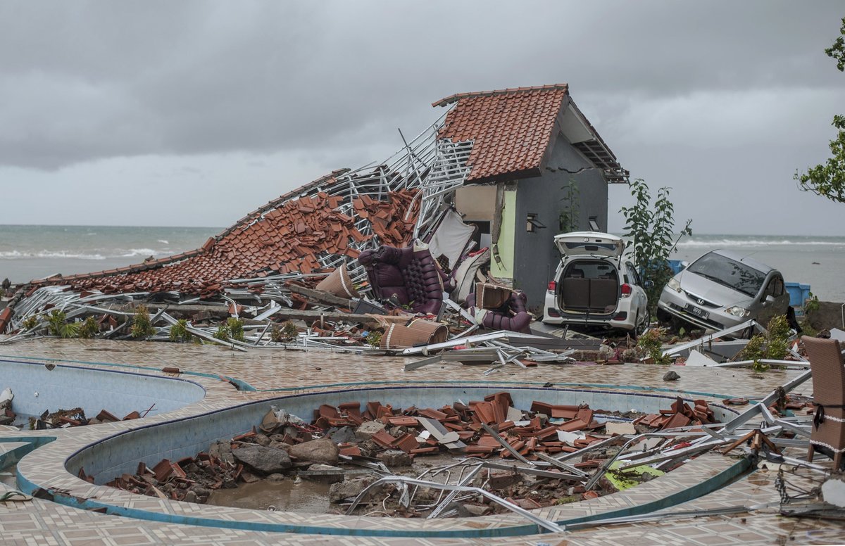Las impactantes imágenes del tsunami que azotó a Indonesia