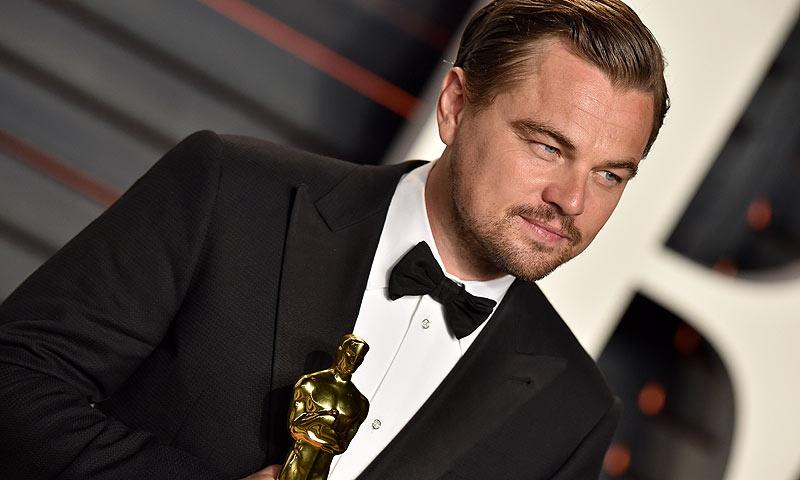 Leonardo DiCaprio tiene que devolver un premio Oscar de Marlon Brando
