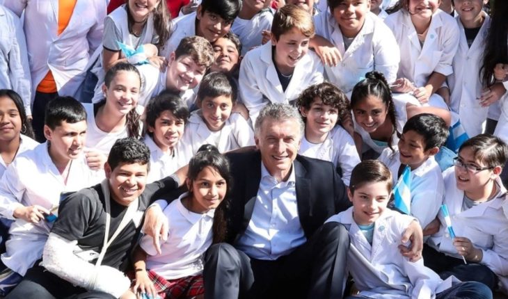 Macri con alumnos de primaria: “Democracia es vivir respetando al otro”
