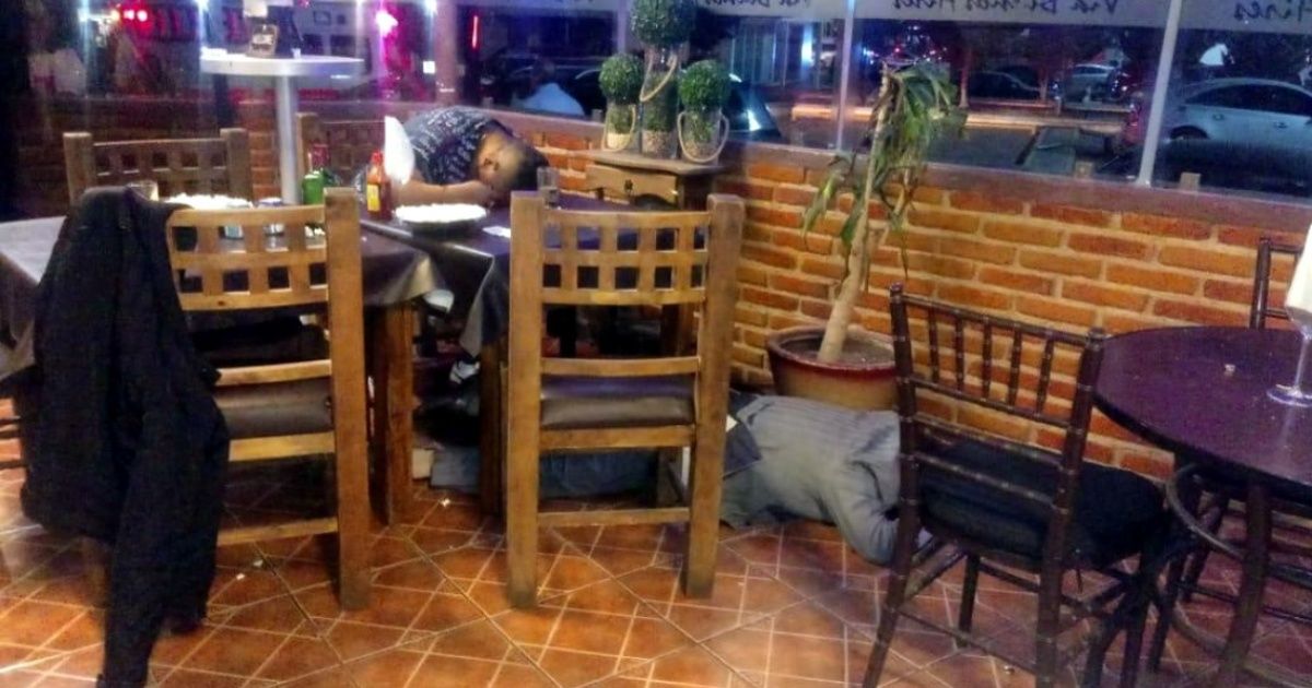Matan a 3 hombres en un restaurante en EdoMex