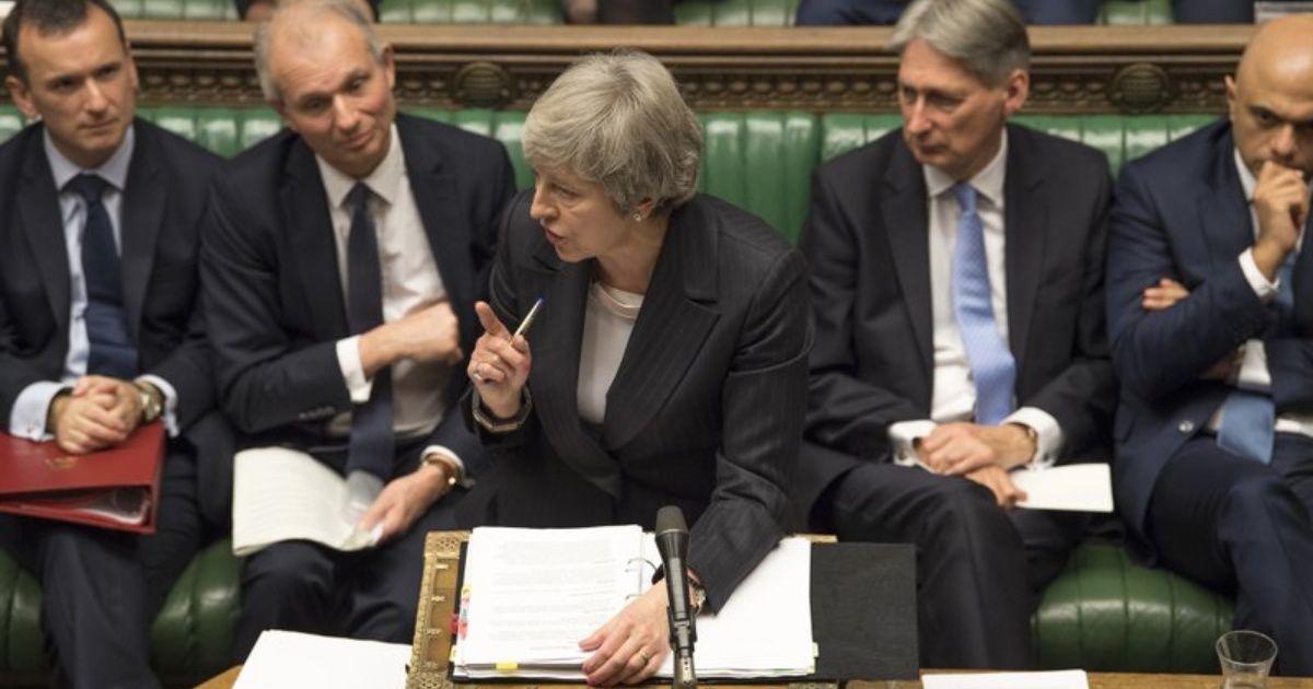 May podría dejar que Parlamento decida salvaguarda a Brexit