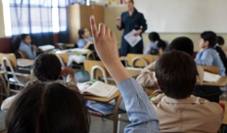 Municipalidad de Santiago quiere “vender” 18 colegios al Estado