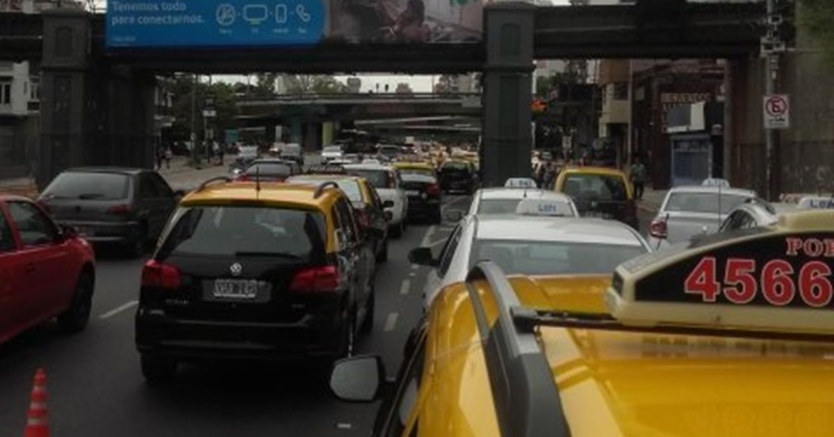 Nueva protesta de taxistas porteños contra Uber