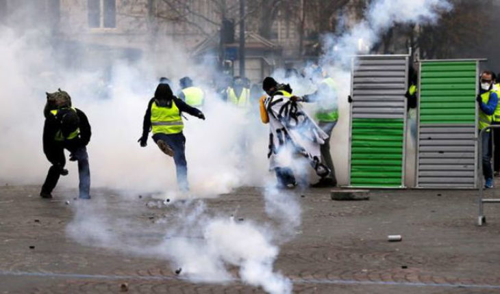 Regresa la violencia a París, “chalecos amarillos” vuelven a manifestarse